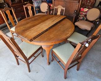 Table, 2 leaves and chairs