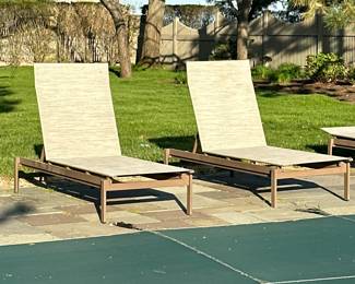 (3pc) PAIR RICHARD FRINIER FOR BROWN JORDAN OUTDOOR LOUNGERS | Includes matching side table - h. 41 x w. 27 x l. 81 in