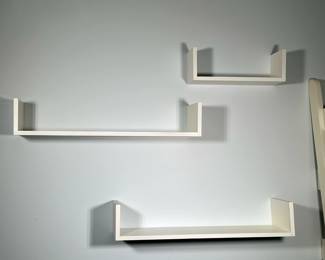 (3pc) White Shelves | 3 shelves. Largest 32.5
Dimensions: h. 6 x w. 6 x l. 32.6 in