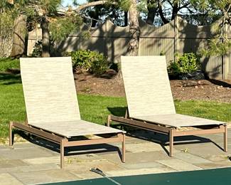 (3pc) PAIR RICHARD FRINIER FOR BROWN JORDAN LOUNGE CHAIRS | Pair of brown Jordan outdoor loungers, includes matching side table - h. 44 x w. 27 x l. 81 in