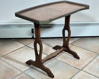 MARQUETRY WOOD LOW TABLE | Wood low table with inlaid marquetry and brass border
Dimensions: h. 20 x w. 24 x d. 13 in