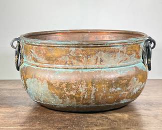 ANTIQUE RUSTIC COPPER POT | Large 19th-century copper pot with two handles. - h. 11.5 x w. 18 x l. 20.5 in