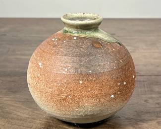 SMALL CERAMIC VASS | Small round vase with green glaze. Dimensions: h. 5 x dia. 5 in