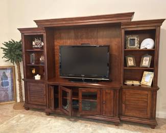 Elegant 5 Piece Entertainment Center