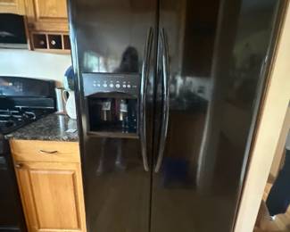 Frigidaire refrigerator / freezer
