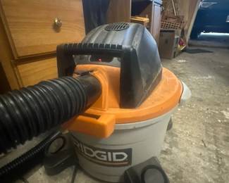 Shop vacuum