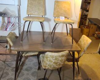 Howell MCM table and chairs with 2 leaves