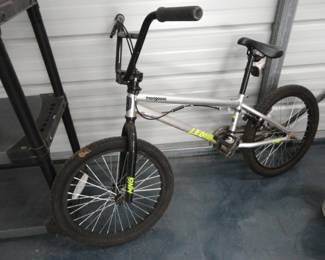 Mongoose Legion L40/20" Wheels Ages 8 and up