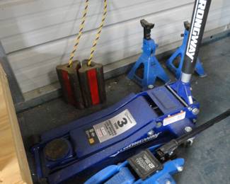Jacks/Stands/Wheel Chocks