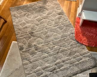 Assorted rugs, different sizes and runners