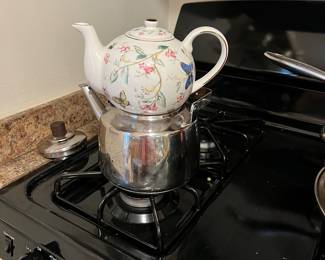 Tea, pie, and tea kettle
