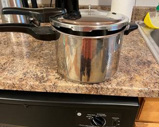 Pressure cooker