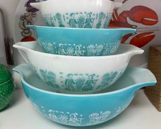 1950's Pyrex "Amish Butterprint" Cinderella mixing bowl set.