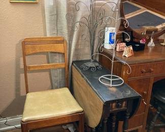 oak chair, small gate-leg drop-leaf table, etc.