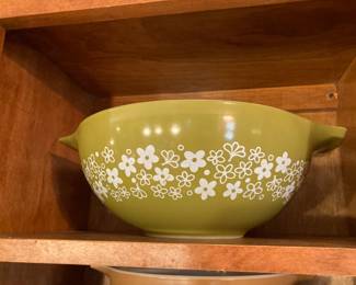 vintage Pyrex daisy 444 mixing bowl