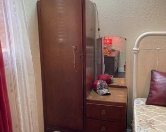 vanity wardrobe