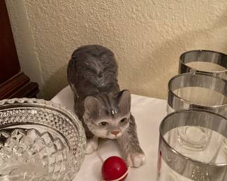 kitten figure