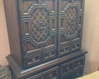 chest of drawers