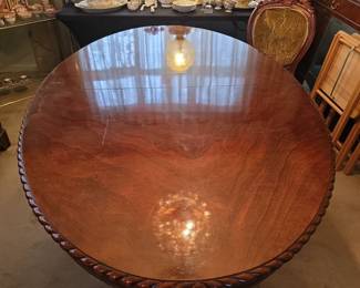 Oval Carved Mahogany Double Pedestal Dining Room Table w/7 chairs and 2 leafs