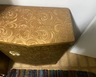 RUG AND VINTAGE CLOTHES HAMPER