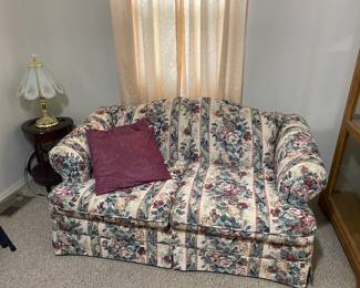 TOUCH LAMP, LOVE SEAT W/PILLOEW, DSIPLAY HEART END TABLE