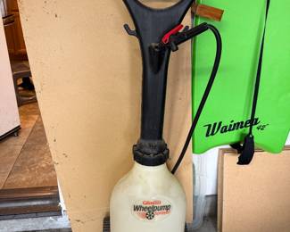 Wheel pump sprayer