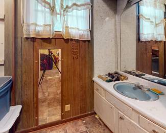 524NMainStBathroom