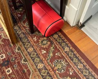 Cool red bread box