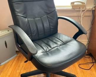 86 Faux Leather Executive Office Chairmin