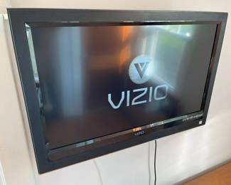 86 Vizio 32In. LCD HDMI TVmin