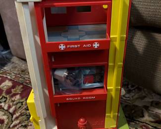 vintage 1973 Playskool Little People Rescue Center.