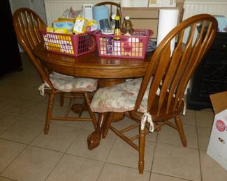 oak kitchen table w/4 chairs