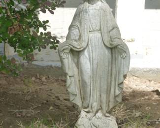 statue