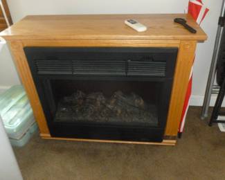 Electric free-standing fireplace w/remote