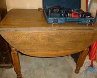 Drop-leaf table (vintage)