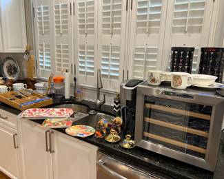 Misc kitchen, wine cooler