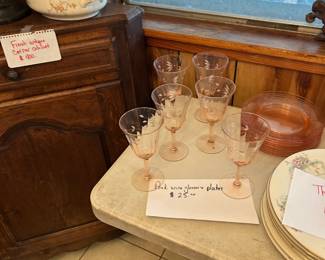 PINK WINE GLASSES AND PINK DESSERT PLATES
