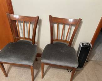 4 chairs - Directoire legs with little inlay on the back. One chair needs repair