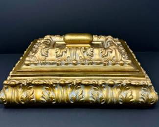 69 LargeOrnateGoldVelvetLinedDecorativeBoxwRaisedLeafMotif