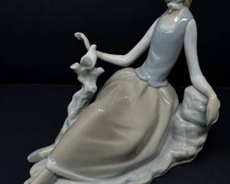 63 LladroFigurineGirlwDovePorcelainSculptureSpain