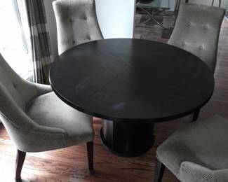 Expandable dining set by Skovby