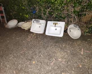 Different sinks for bathroom and\or wash room ...porcelain, acrylic, molded, wall mount, drop-in, great condition make an offer