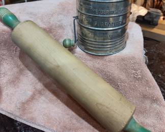 Vintage 1950s Bromwell 4 cup flour sifter and matching rolling pin