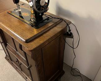 1930s Singer Sewing Machine and Table (See Photos for Modern Modifications)