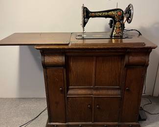 1930s Singer Sewing Machine and Table (See Photos for Modern Modifications)