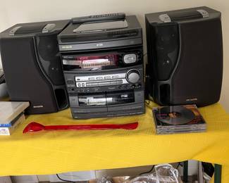 Boom Box with Removable Speakers (WORKING)