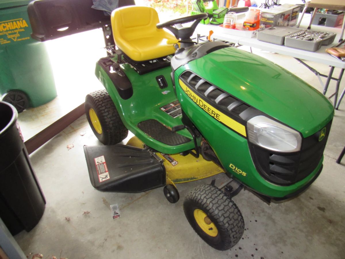 John Deere D 105 rider