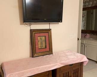 pair lamp tables & TV