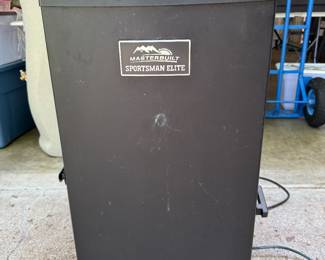 Master built Sportsman Elite Smoker