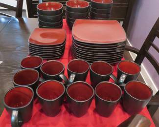 Stoneware dishes